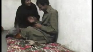 فرای جیمز پارتی ضربدری از پشت سر کایلی جیس را می لیسد