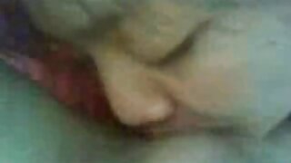 میلف دخترخوانده فراری اش را اغوا می کند و سوار فیلم گی پارتی خروسش می شود